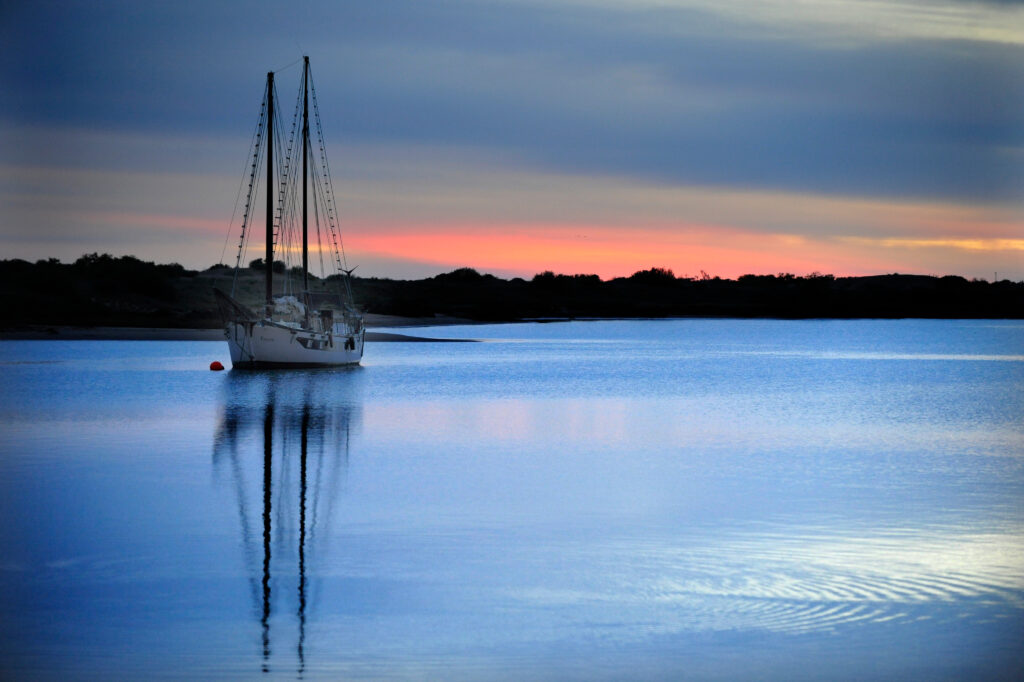 Sunrise at Carnarvon Fascine with yacht